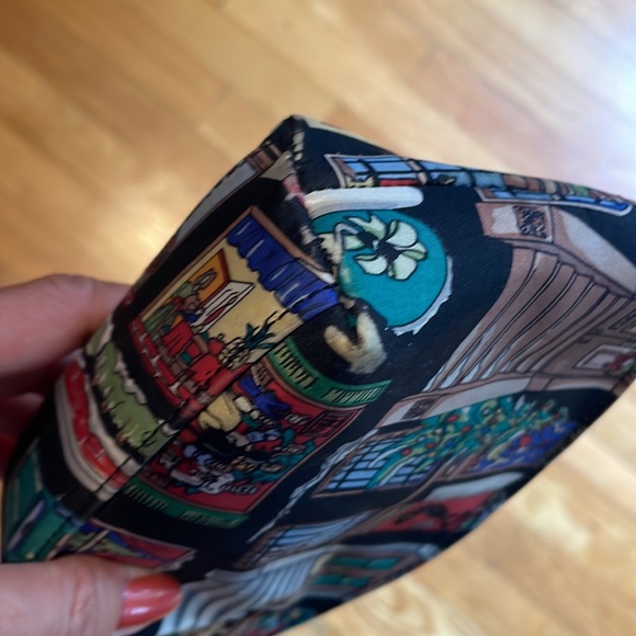 🎄🎅🏻Nicole Miller Silk Christmas Print Makeup Case EUC - Picture 12 of 15